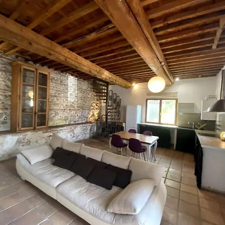 Charmante Maison En Pierre Dans Mas
